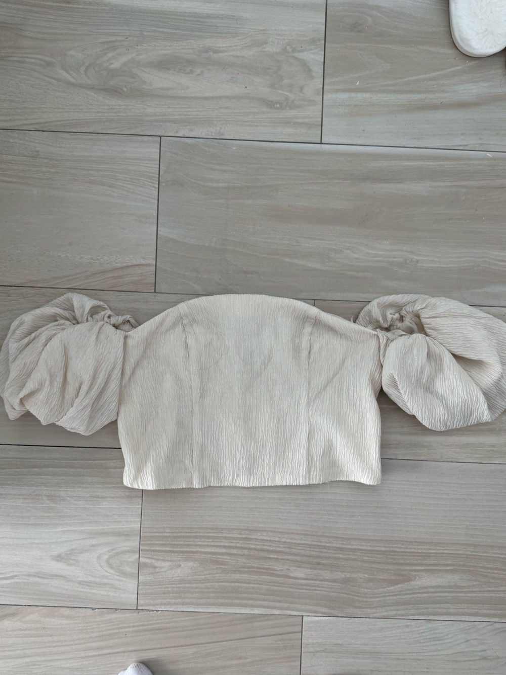 Abercrombie & Fitch Cream Off-Shoulder Puff-Sleeve Crop Top